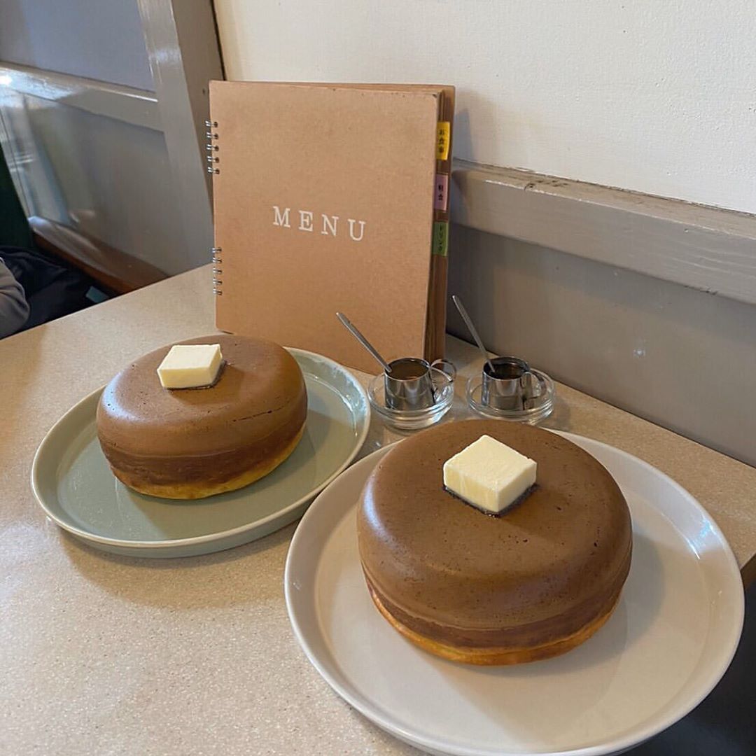 Retrip Hokkaido Retrip ホットケーキ 北海道 南小樽にある Cafe Chobicha カフェ チョビチャ こちらのお店では 分厚くて可愛いホットケーキを食べるこ Wacoca Japan People Life Style