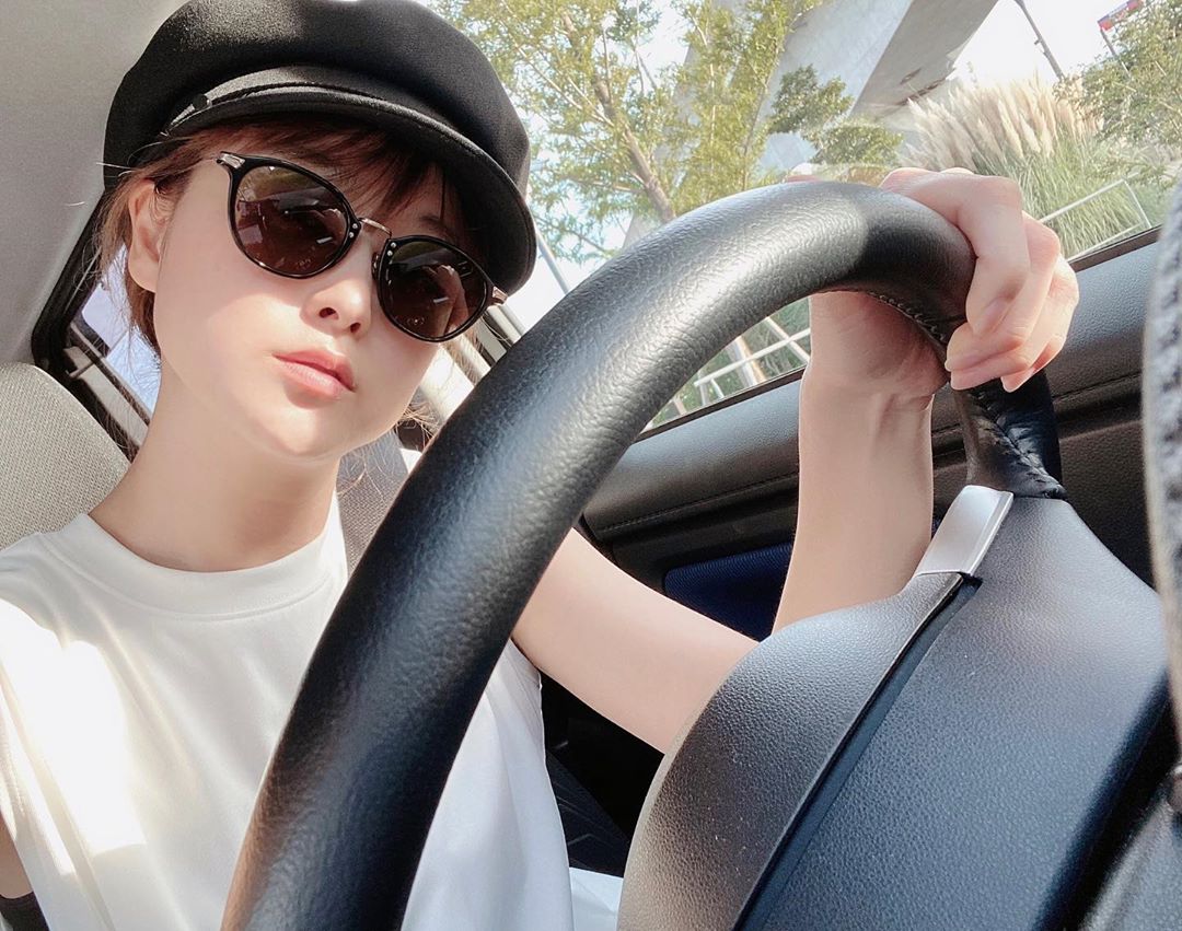 鈴木奈々 運転が大好きです ドライブ 車好き女子 ゴールド免許 駐車場にて Wacoca Japan People Life Style