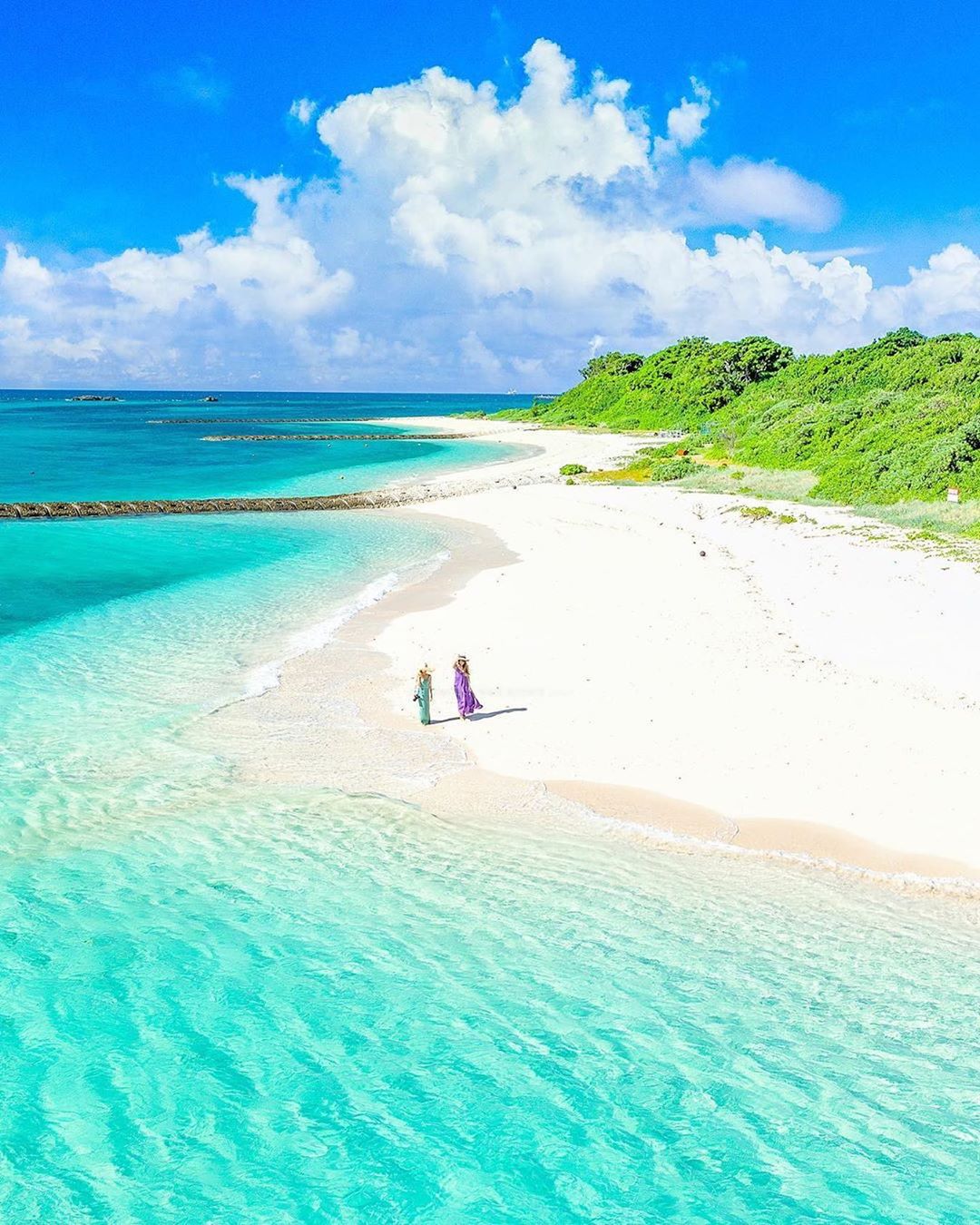 Retrip News Retrip 沖縄 こちらは沖縄の離島 伊良部島 のビーチです 伊良部島は宮古島の 北西に位置しています 透明度が高いエメラルドグリーンの海と白い砂浜が美し Wacoca