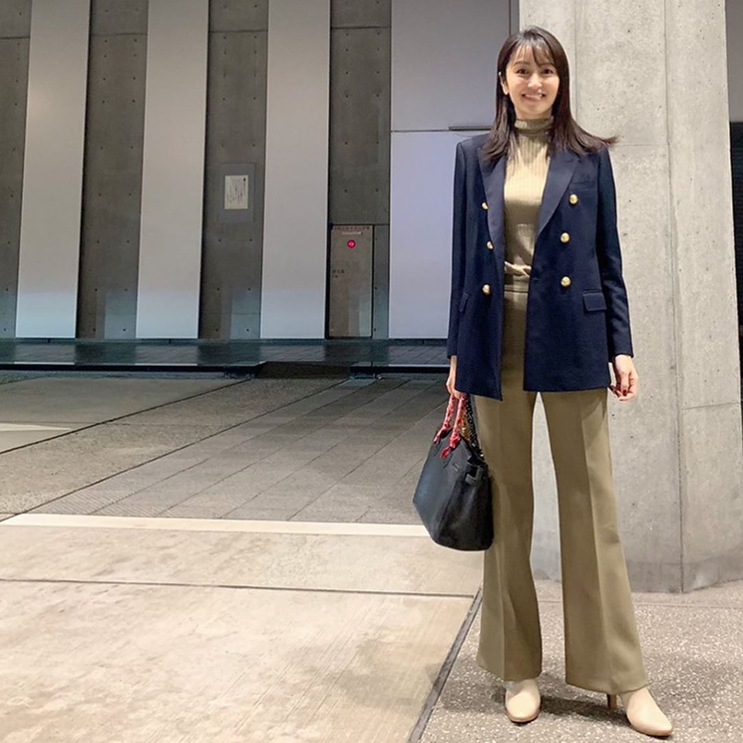 矢田亜希子 今日も寒かったよーーー 全身冬物にした 私服 冬物 ウールパンツ ジャケットとブーツ Celine パンツ Deuxiemeclasse ニッ Wacoca Japan People Life Style