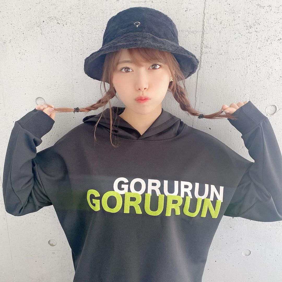 山内鈴蘭 今日の私服ちゃんっ パーカーにバケハかわいい 帽子かぶるときおさげしがち Gorurun の新作だよ パーカーは薄地で Wacoca Japan People Life Style