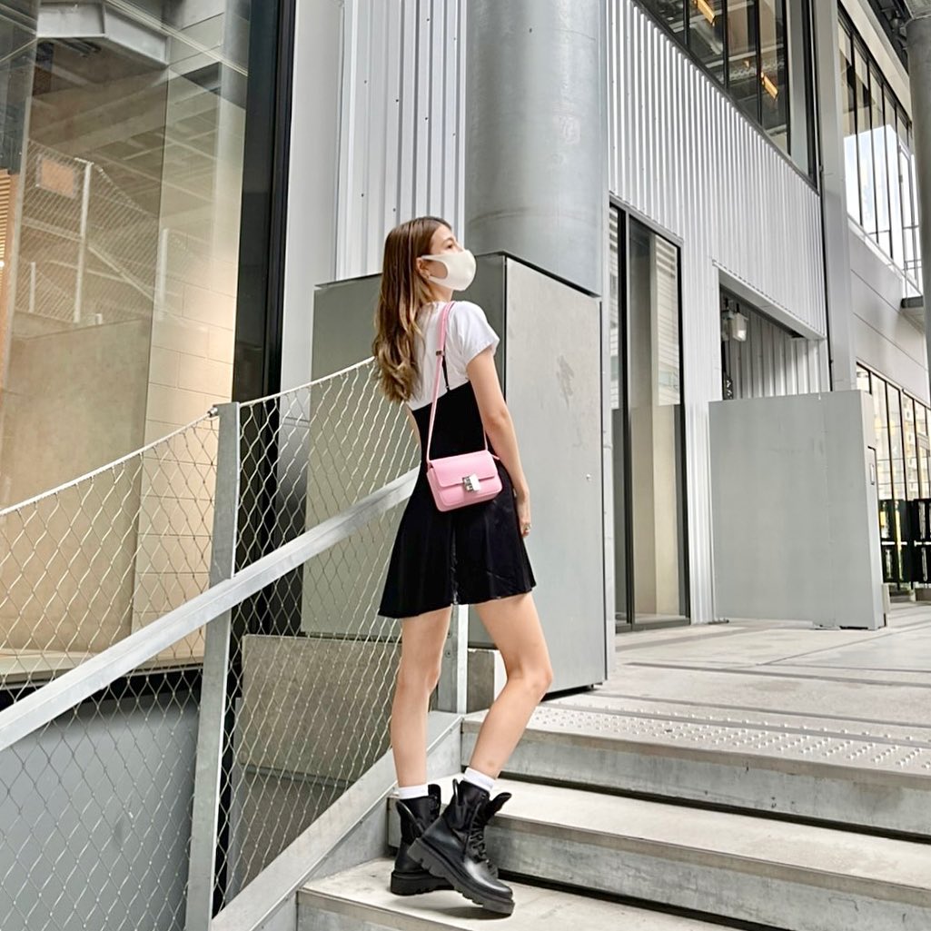 ギブ 奈月 マーガレット Maggy いつまでもキャミワンピに Tシャツの組み合わせ 好きだなああーーー Dress Zara Bag Boots Givenchyofficial Wacoca Japan People Life Style