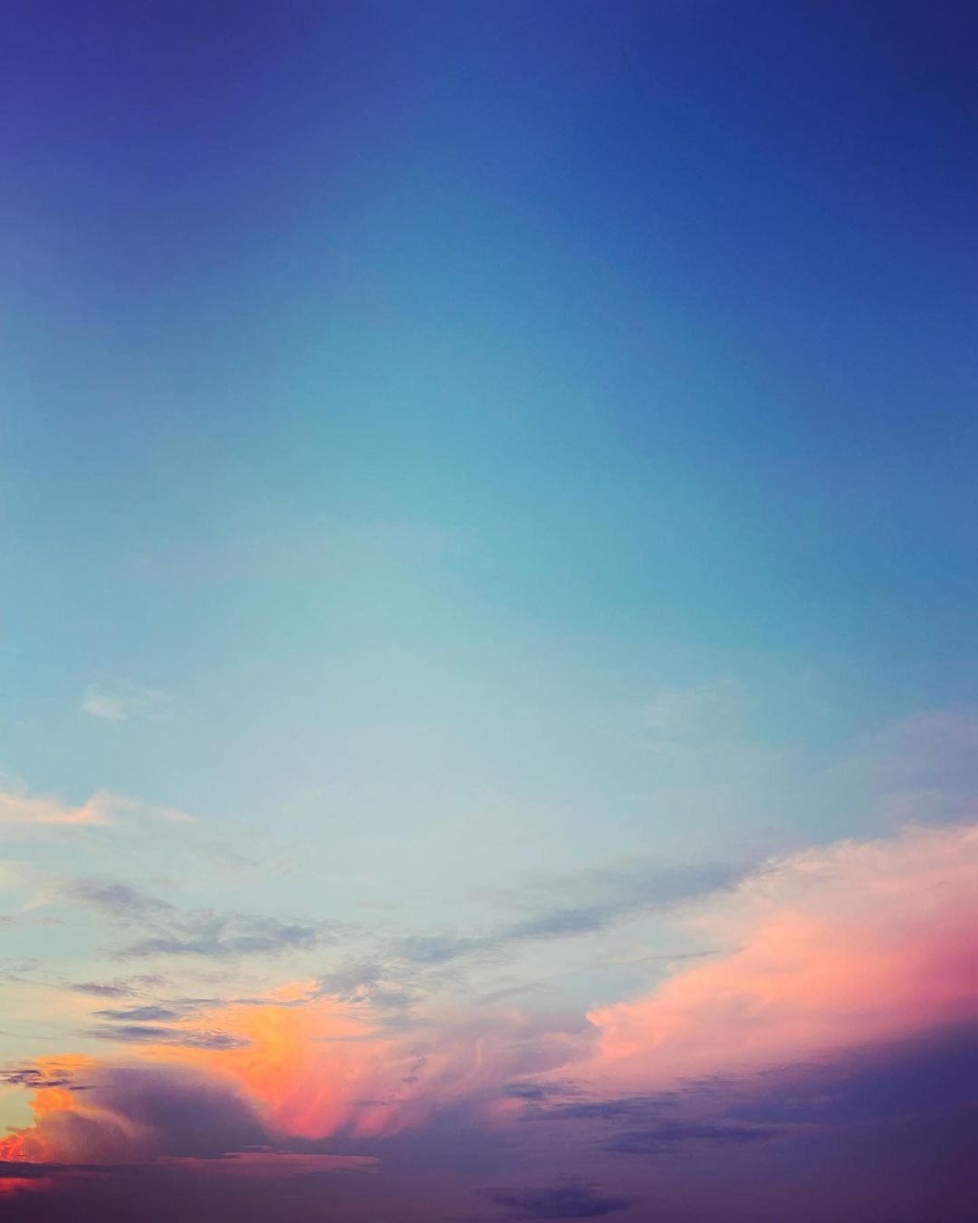 神崎恵 今日も一日おつかれさま きれいな空 沁みるねぇ 久しぶりにゆっくりと見上げた空の美しさに感動した夕暮れでした 明日もいい日にしよう Wacoca Japan People Life Style